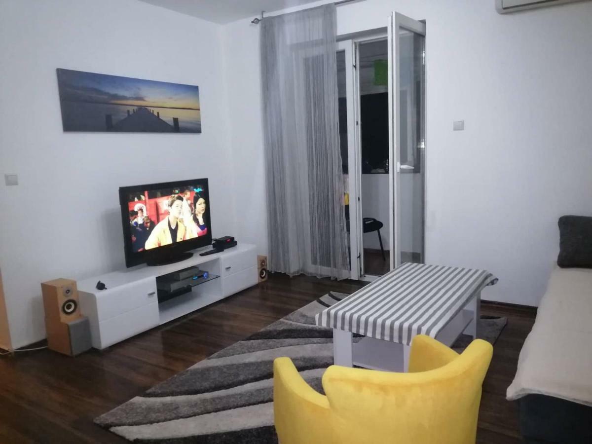 Yellow apartment, central Podgorica Esterno foto